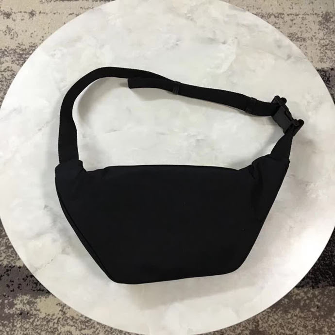 BALENCIAG巴黎世家 帆布胸包 腰包 簡約兩用包   BL1386